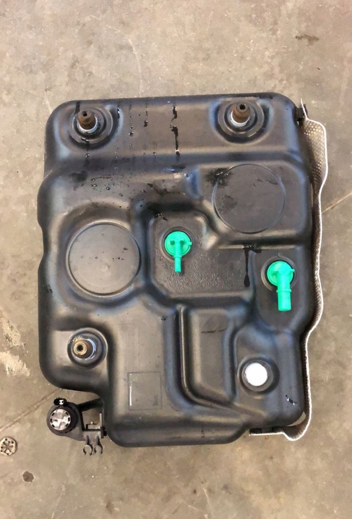 фото №1, Бак ad-blue audi q7 4l0131877