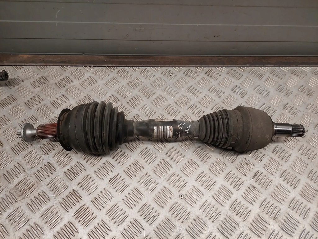 фото №6, Mercedes-benz gla w156 a2463309200 перед сторона левая приводной вал