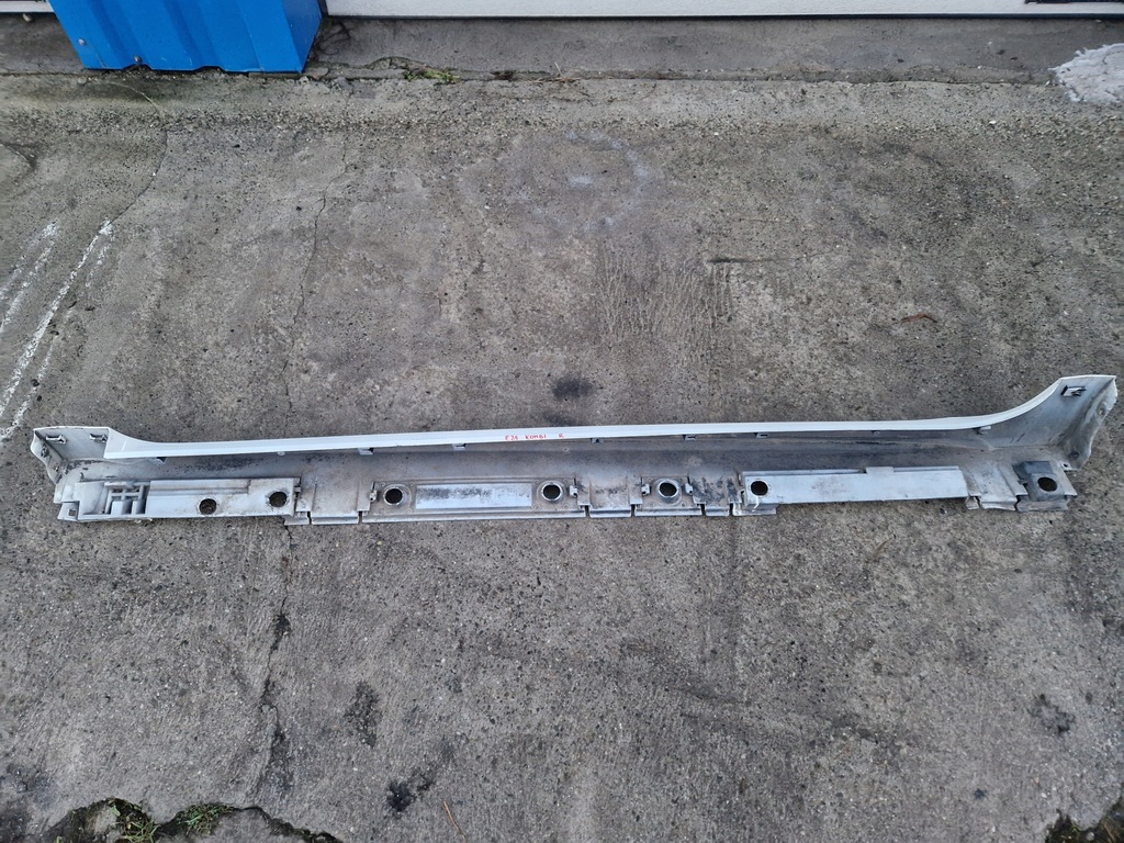 фото №16, Corolla e21 kombi - молдинг накладка порог правая