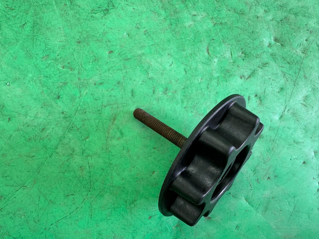 фото №1, Болт кронштейн колеса запасного докатка toyota avalon xx40 12-18