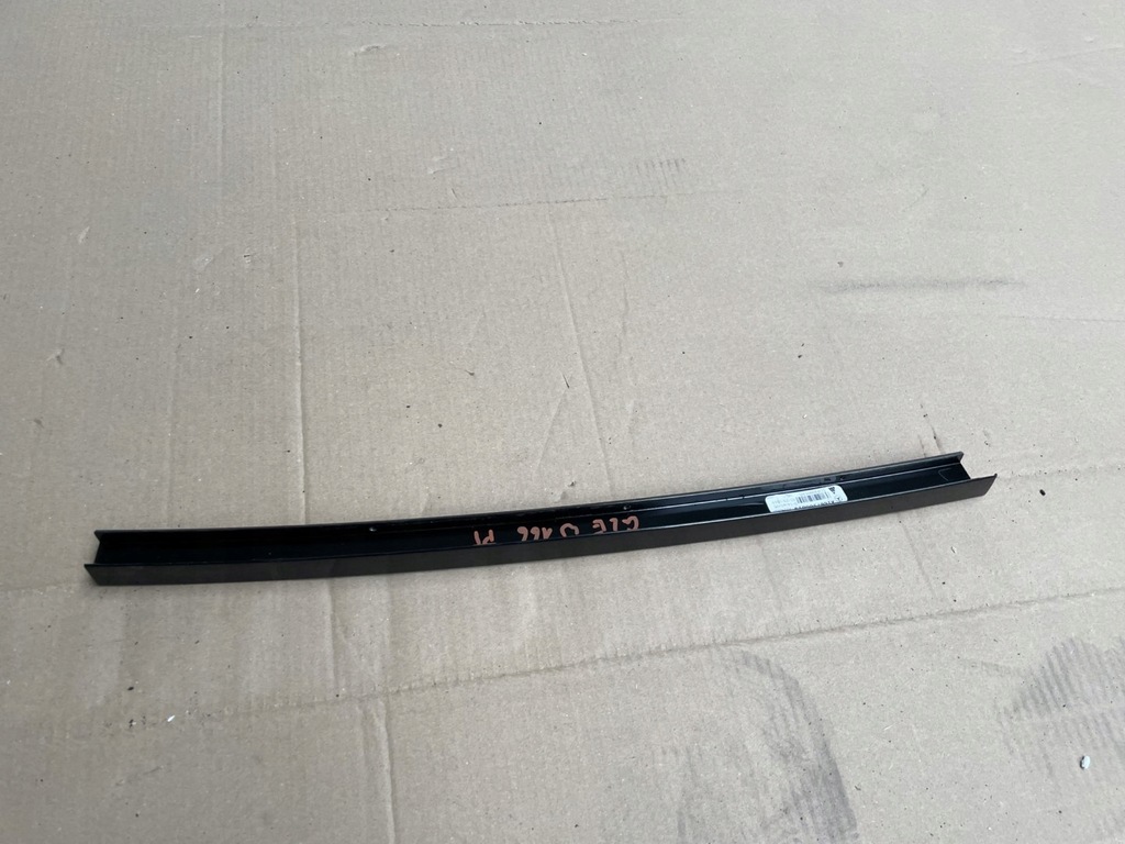 фото №1, Молдинг дверь стекло правый задняя mercedes gle w166 a1667300019