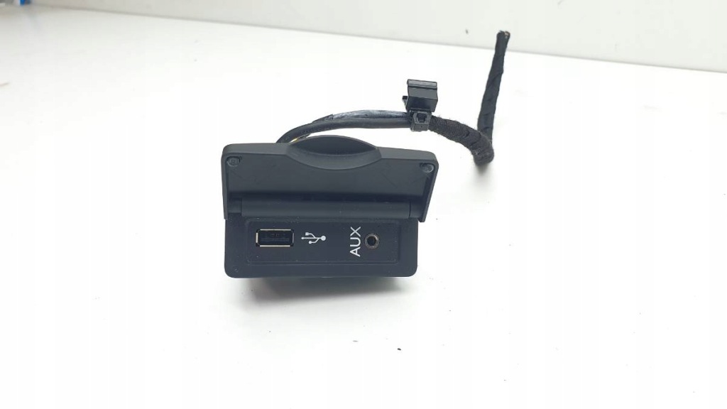 Купити Роз'єм port usb aux 280230002r renault laguna 3 2011 європа