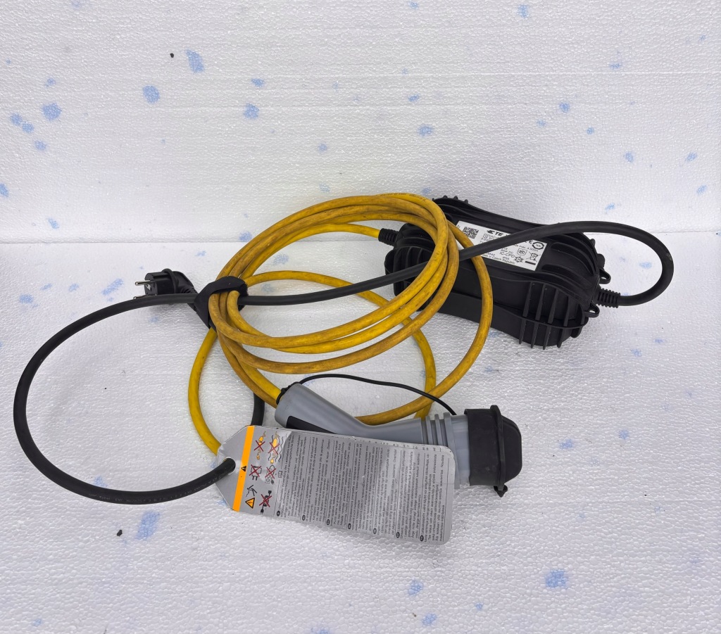 фото №1, Vw e golf 12e971675bs шланг зарядное устройство аккумулятора оригинальный номер