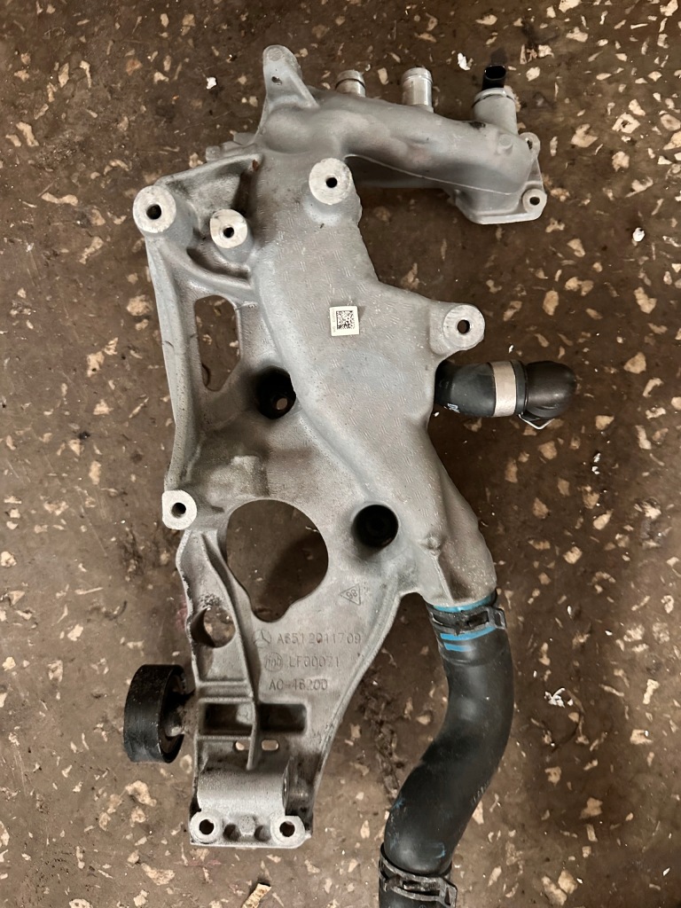 Купить Mercedes a klasa w176 основание кронштейн генератор кронштейн кронштейн натяжитель