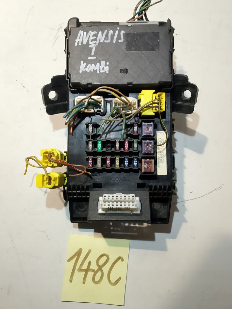 фото №1, Toyota avensis t22 82730-05020 коробка предохранителей