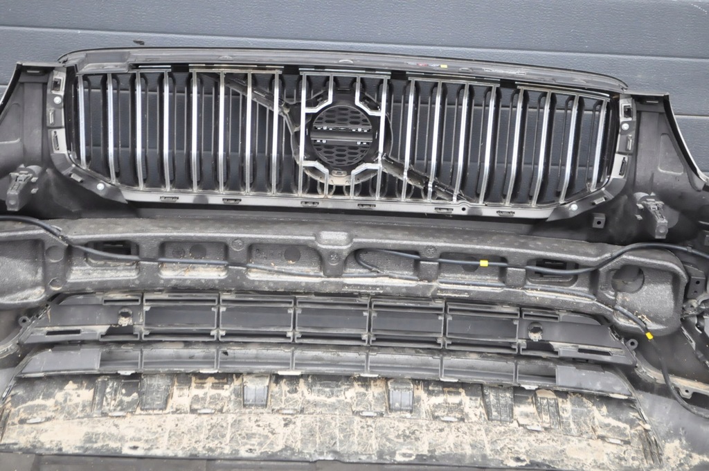 фото №16, Volvo xc40 бампер перед передній kompletny w kolorze 727