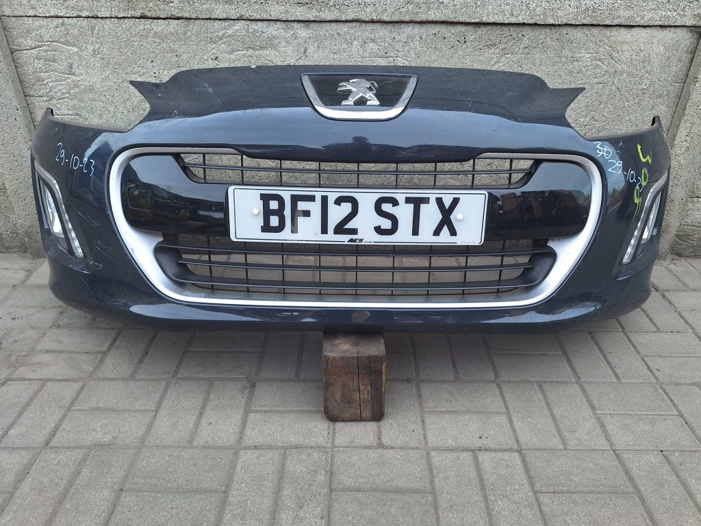 Купити Peugeot 308 рестайлінг  11-13 бампер + led