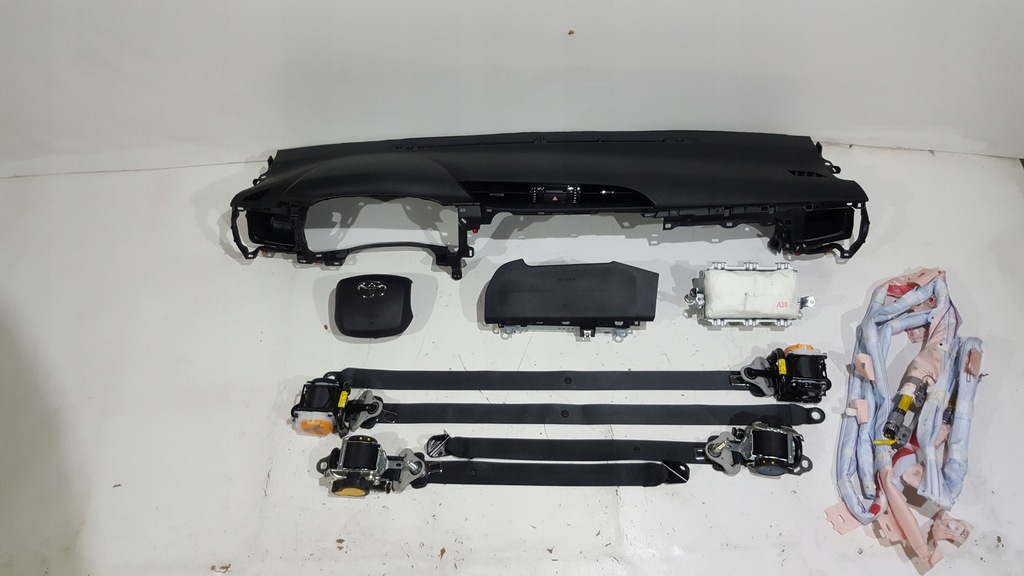 фото №1, Toyota hilux панель приладів консоль подушка безпеки подушки безпеки ремені