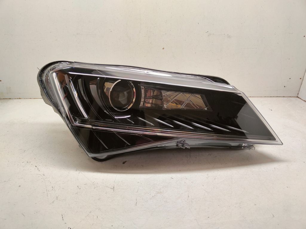 Купить Skoda superb 3рестайлинг  ксенон с led фара правая  перед 3v1941016b