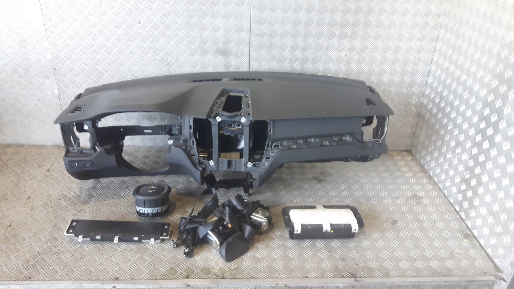 фото №1, Volvo xc60 ii панель приладів консоль подушка безпеки подушки безпеки ремені оригінальна