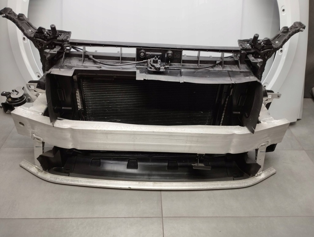 Audi q3 f3 83a капот бампер ліхтарі  led ремінь ls9r перед крила Доставка