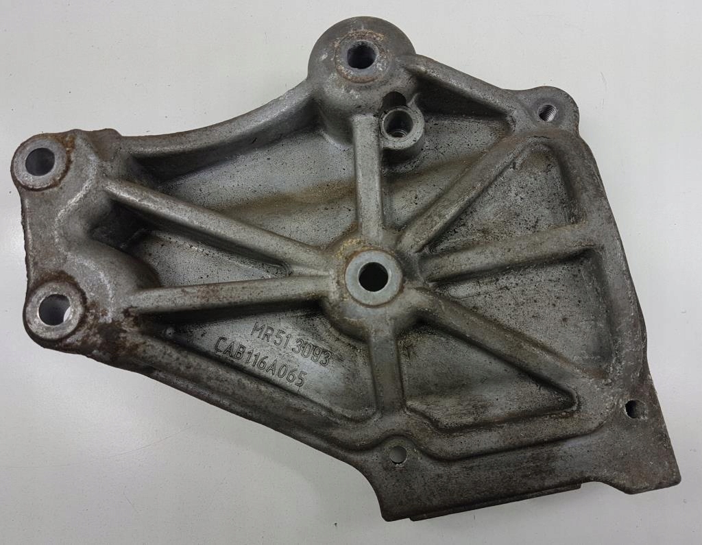 фото №4, Кронштейн компресора кондиціонера carisma 1.6 mr513093