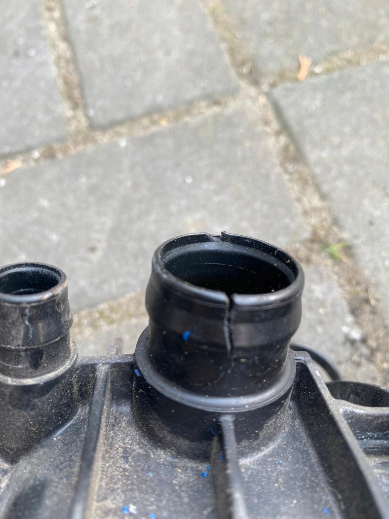 фото №4, Ford focus mk3 lift kombi колектор всмоктуючий дросельна заслінка труба wąż 1047092s01