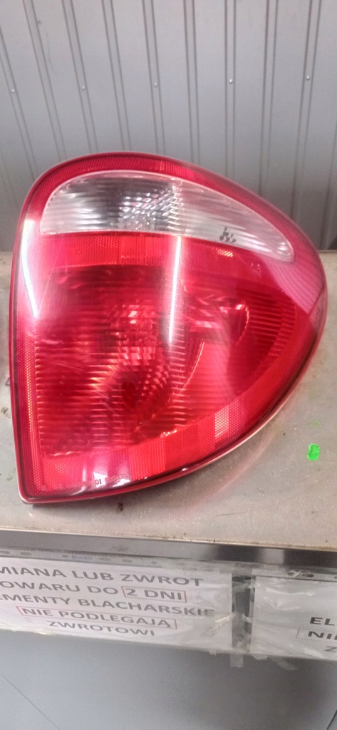 фото №1, Chrysler voyager лампа задняя задняя правая