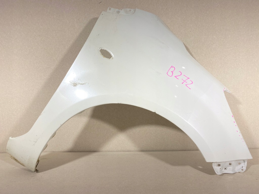 фото №1, Toyota yaris ii 2 крыло правый перед передний