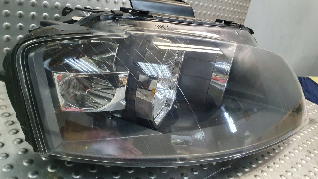 фото №2, Лампа перед правая audi a3 8p0941004k 03-