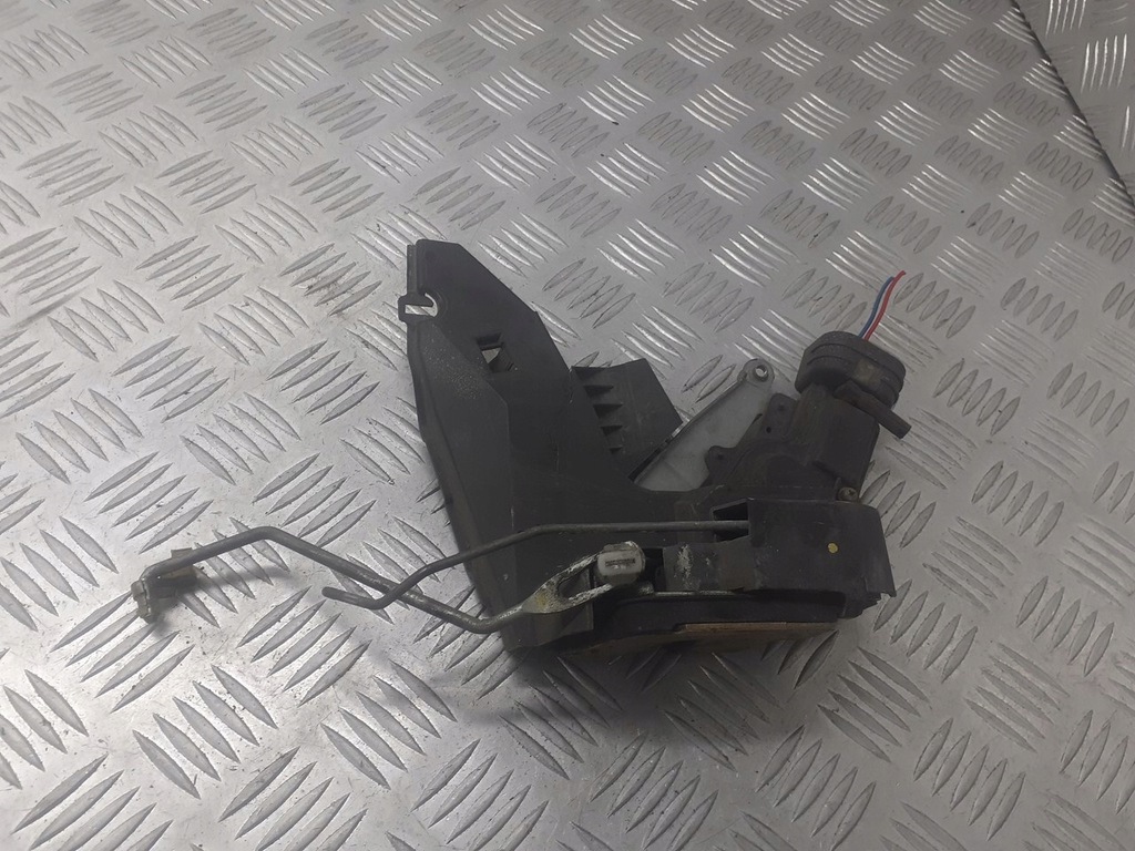 фото №1, Замок двері правий перед toyota corolla e11 2pin