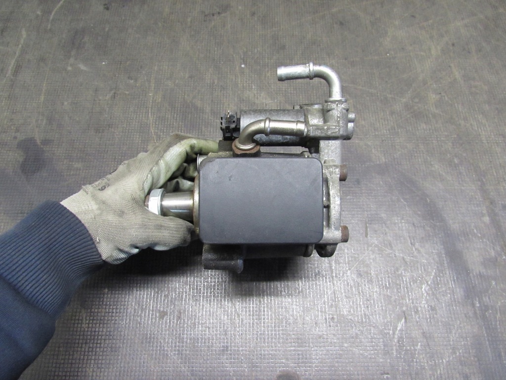 фото №5, Насос впрыскная 03l130755e vw golf vi 1.6 tdi cay