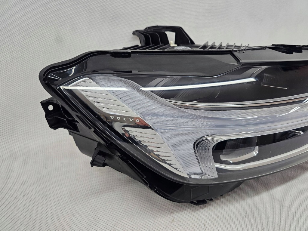 Volvo xc60 2 2017+ фара перед правый  full led европа 31108601 Цена