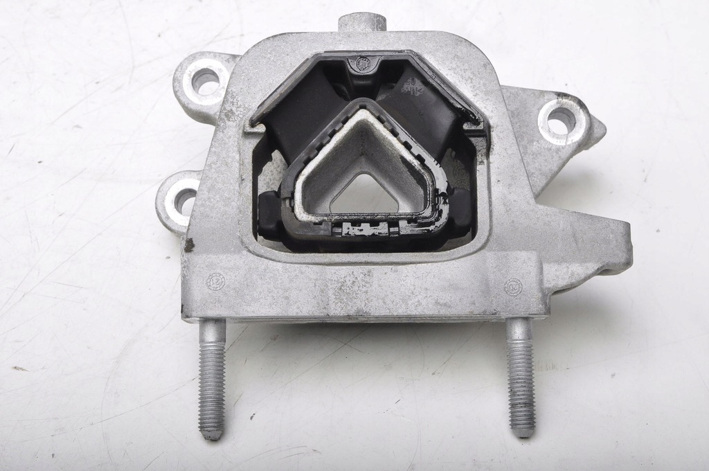 фото №1, Citroen c4 iii e-c4 кронштейн подушка двигателя 9826533880