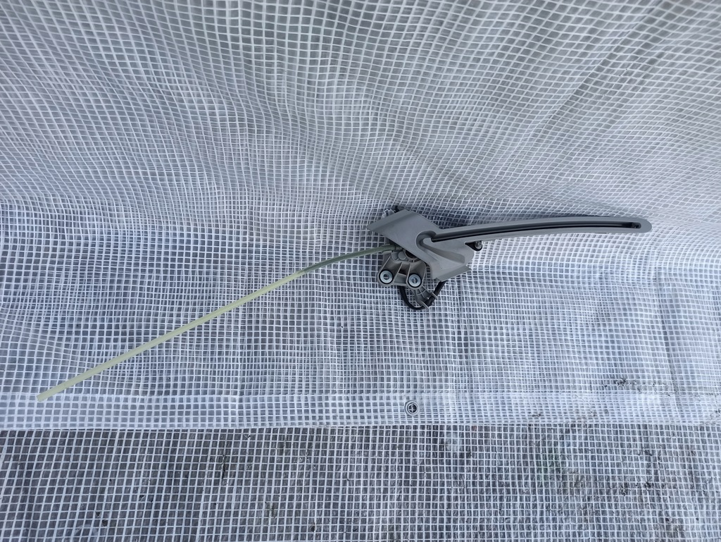 фото №1, W212 e-kl kombi механизм направляющая шторка левая