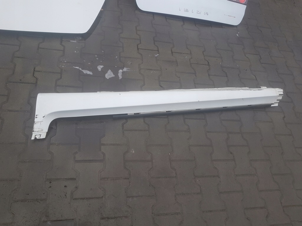 фото №1, Volvo c30 lift 10-12 r-design молдинг поріг ліва