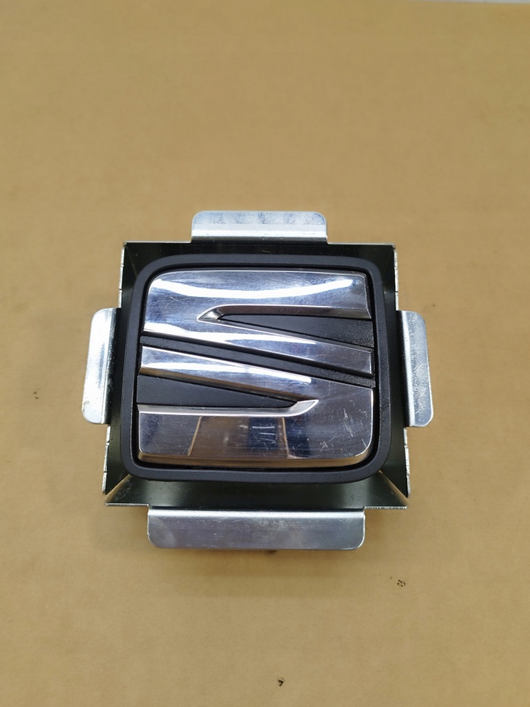 Купити Ручка кришки багажника задній seat ibiza iv 6j рестайлінг  3 двері 2012-2017