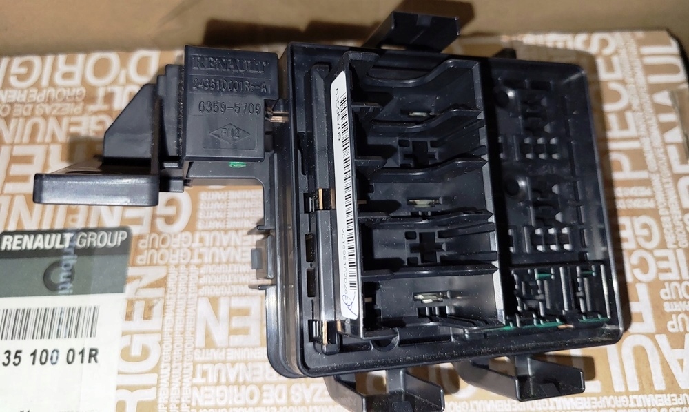 фото №12, Коробка предохранителей 243510001r scenic iii