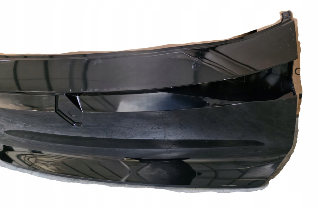 Новая оригинальная накладка крышки багажника renault symbioz 2024- 901523680r Оригинал