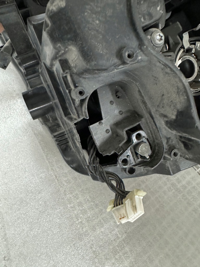 фото №5, Skoda rapid lift права лампа ксенон