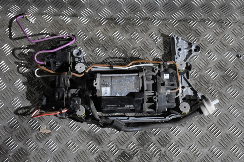 фото №1, Idealny kpl. компрессор подвеска уровень porsche panamera 971 1