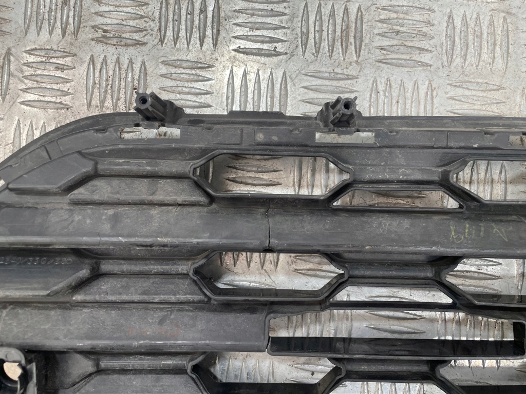 Решётка радиатора решётка радиатора решётка средняя бампера перед toyota rav4 v 53112-42340 Киев