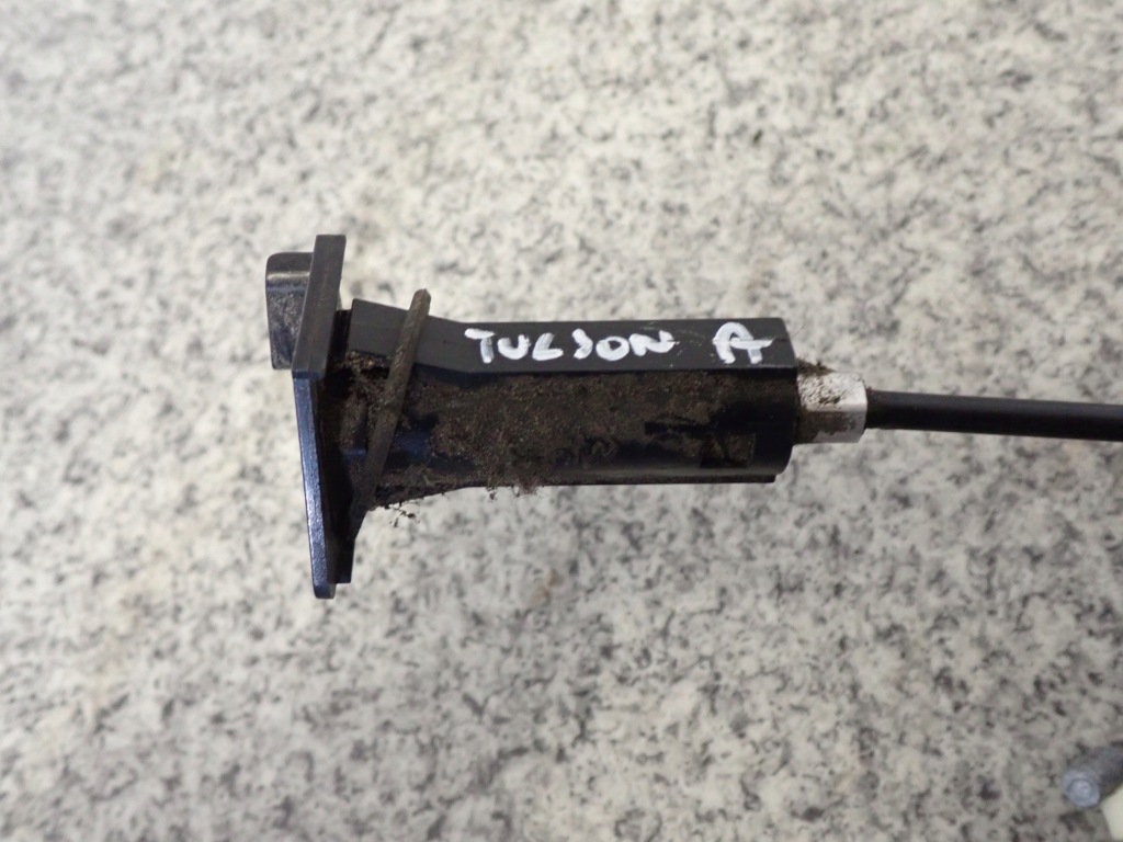 фото №3, Hyundai tucson 04- трос кришка пального замок