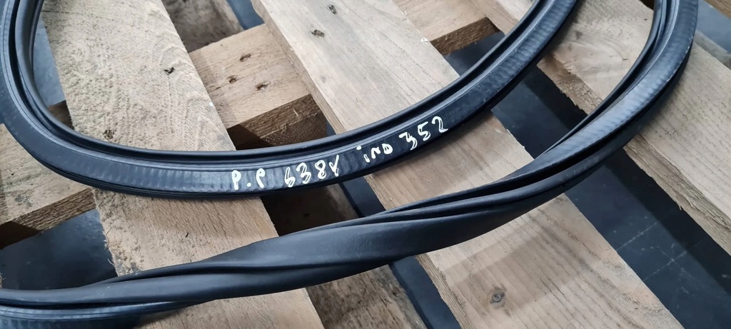 фото №8, S3 8y a3 прокладка резиновый правая правый перед sedan 8y0831721