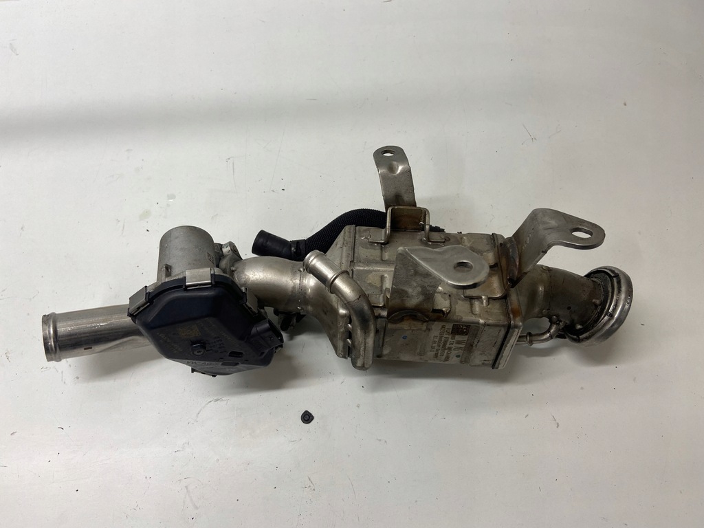 фото №2, Радиатор выхлопных газов egr + дроссельная заслонка audi 3.0 tdi 19r 059131477h 059131508ca