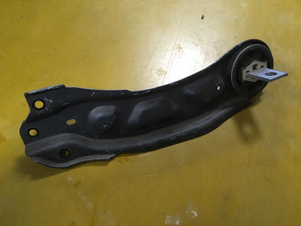 фото №6, Важіль лівий задня втулка mercedes infiniti q30 7km