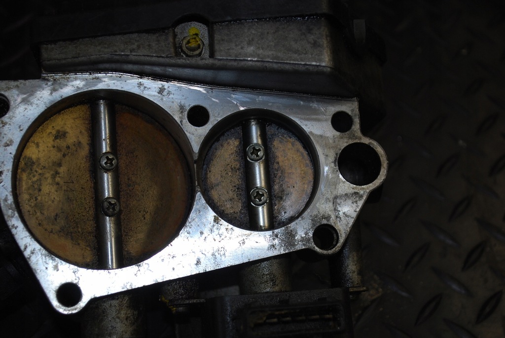 фото №8, Audi a8 d2 4.2 v8 дросельна заслінка 077133063af