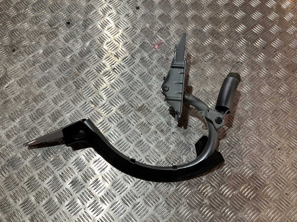 фото №1, Петля крышки багажника правый mercedes c klasa w205 sedan