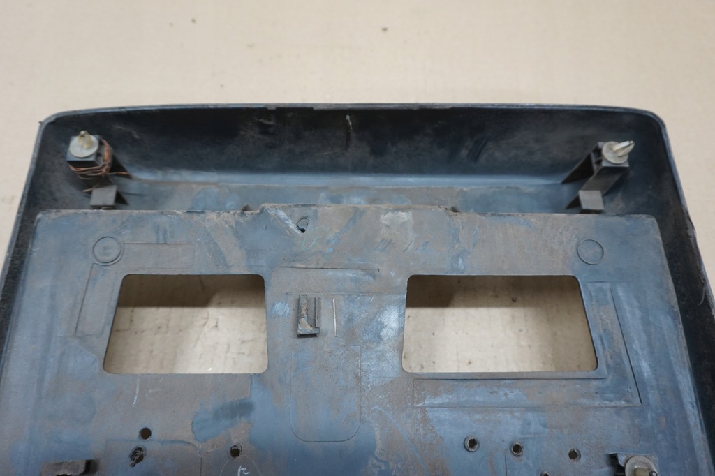 фото №12, Mitsubishi pajero iii накладка кронштейн номерного знака 00-06r