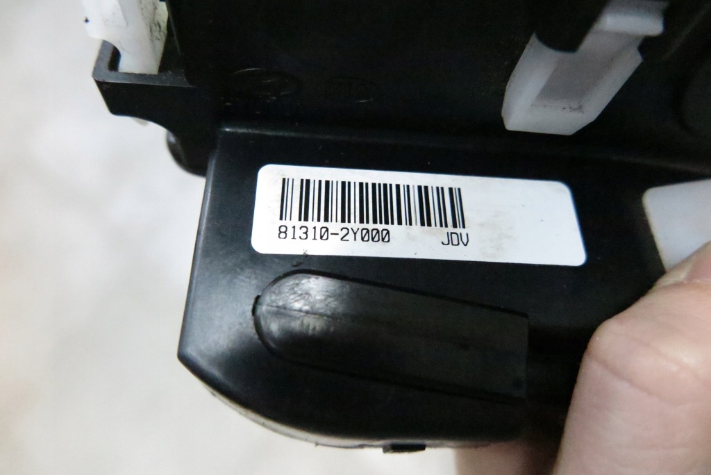 Замок ручка двері лівий перед передній hyundai ix35 81310-2y000 Зі Шроту