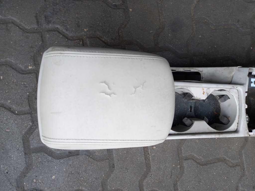 фото №7, Volvo v50 06-13 туннель средний подлокотник