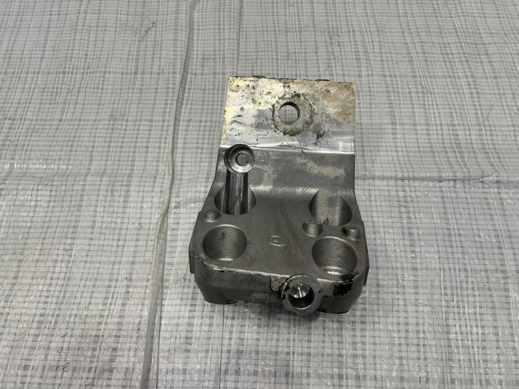 фото №1, Кронштейн двигуна кронштейн alfa romeo stelvio quadrifoglio qv 670051288