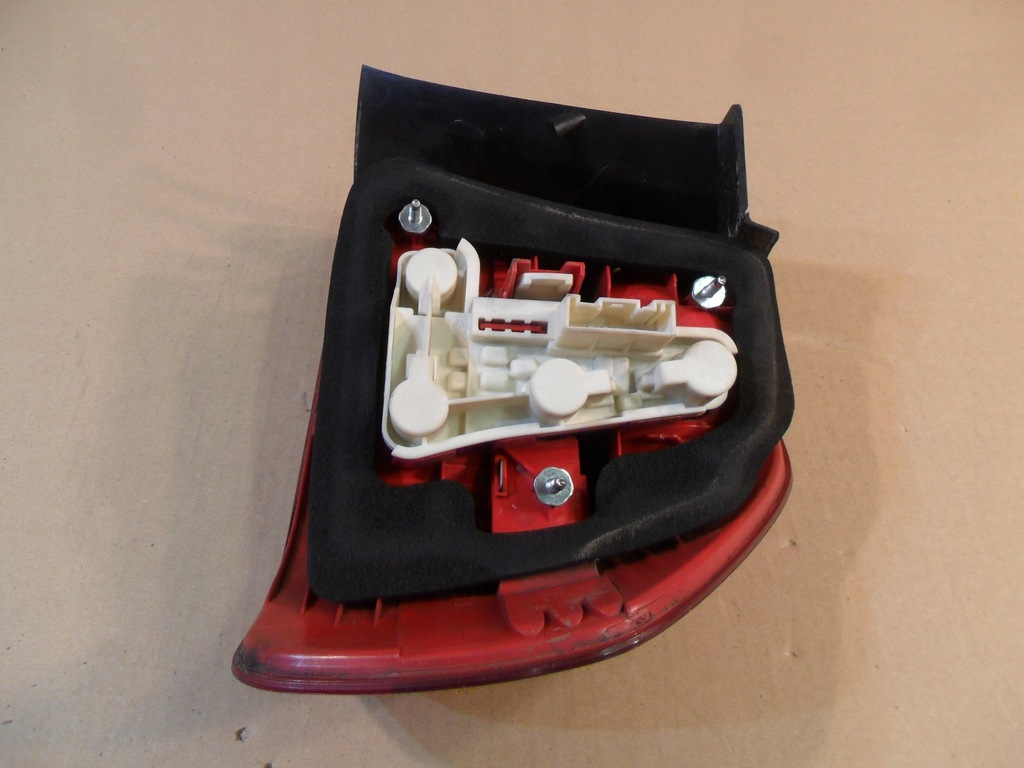 фото №11, Лампа левая задняя bmw 3 320d e90 6937457