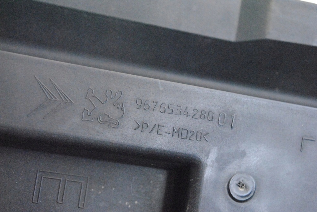 фото №5, Peugeot 208 2016 часть трубы впуска воздуха