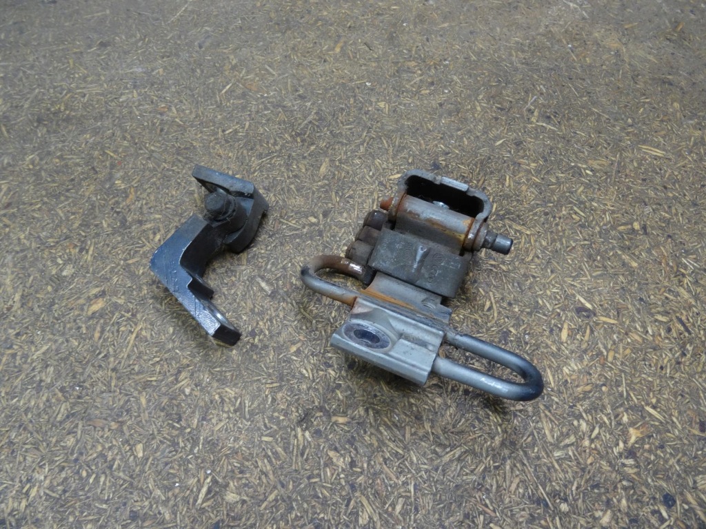 фото №1, Audi tt 8j петли дверь правое правых комплект 8j0831412