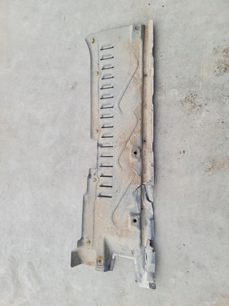 Купити Накладка підвіска vw t5 7h0825210e