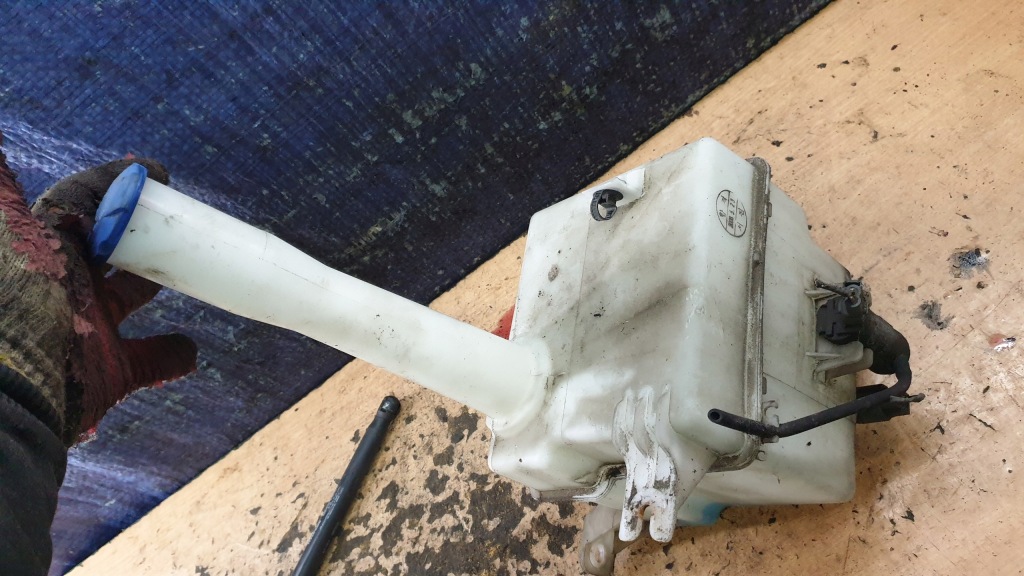 фото №1, Hyundai sonata 04-09 бачок омывателя