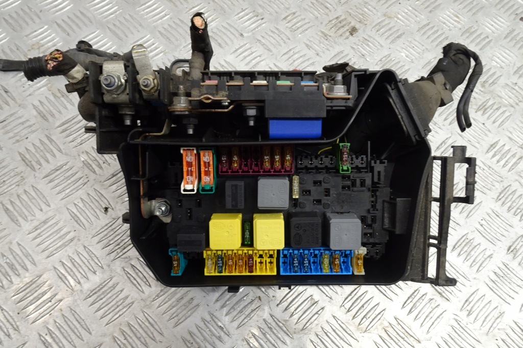 фото №4, Mercedes w176 корпус коробка предохранителей