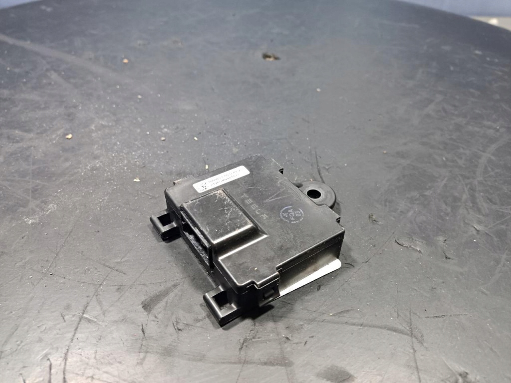 фото №1, Tesla s модуль ручка 1069651-00-d