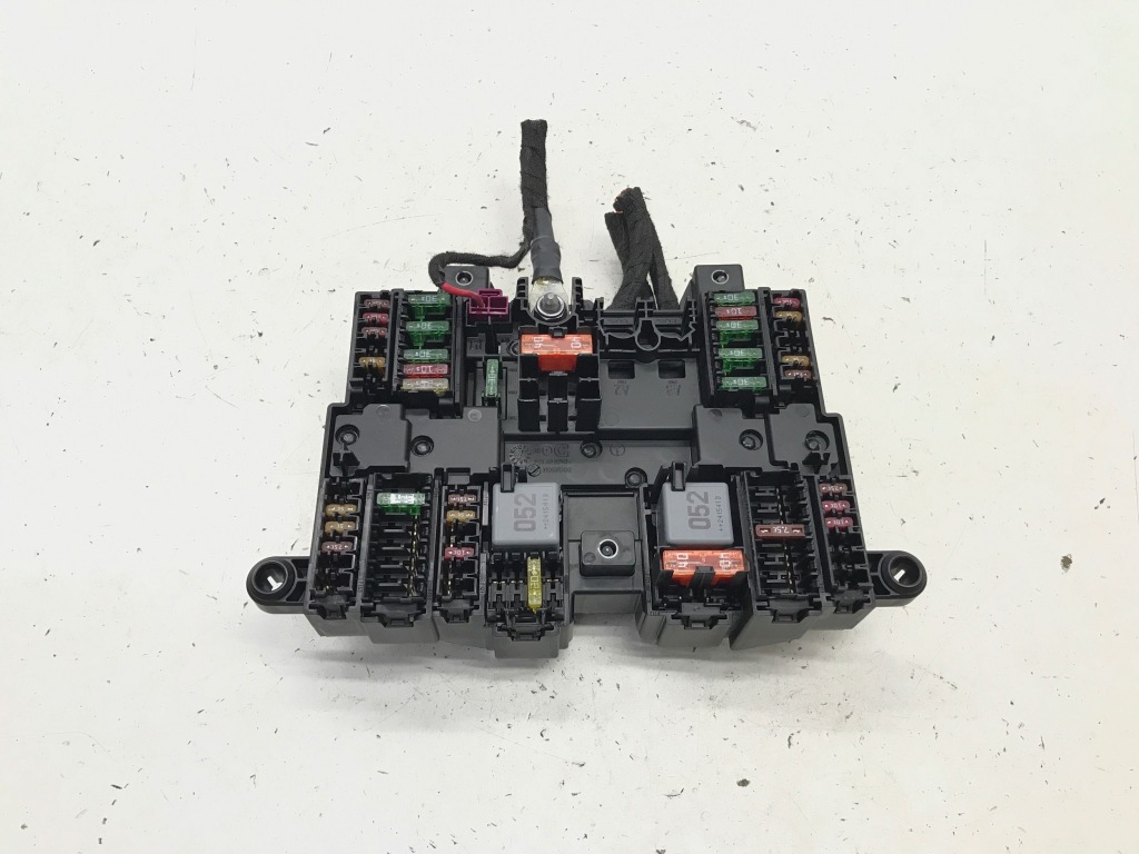 Купить Mercedes a w177 w247 1.3h 2024 рамка модуль предохранителей a1779061002